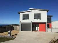 Swansea Oasis Hotels near Kate's Berry Farm