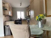 Modern 1st floor apartment Hotels in Charing