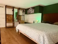 Forest-Themed Duplex Loft Near the Beach Hotels near Algiros
