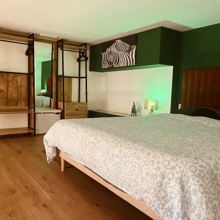 Forest-Themed Duplex Loft Near the Beach Отели рядом с достопримечательностью «Хемисферик»
