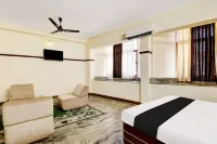 Hotel Rvees Regency - parcheggio