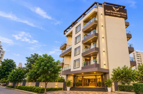Hotel Premium Falcon Revmagic-Baner Road - 4 ดาว