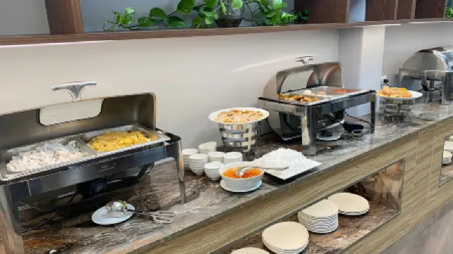 X Hotel Thai Nguyen Отели в г. Тхайнгуен