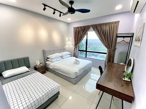 Manhattan PoolView 3bedroom suite Netflix |  Ipoh Station18