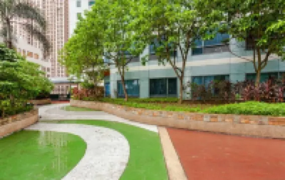 Stunning Suite 10 Steps from Eastwood Mall