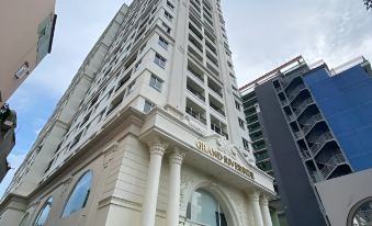 Riverside City Center Apartment near Ben Thanh Market | Free Pool