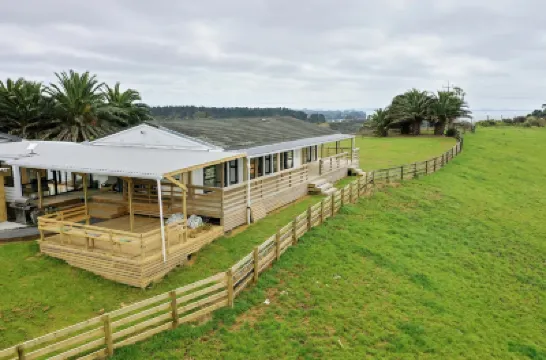 Secluded coastal escape for families—Apartment 2 Hotels in 