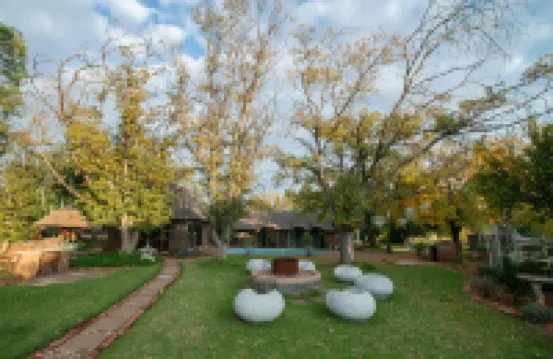 Sundown Lodge and Confrence โรงแรมใน