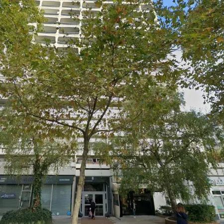 10 min walk to metro, 2 bedrooms, la défense, parking