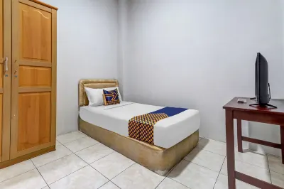 SPOT ON 94730 The Chatter Place Dipatiukur Hotels in Bandung City