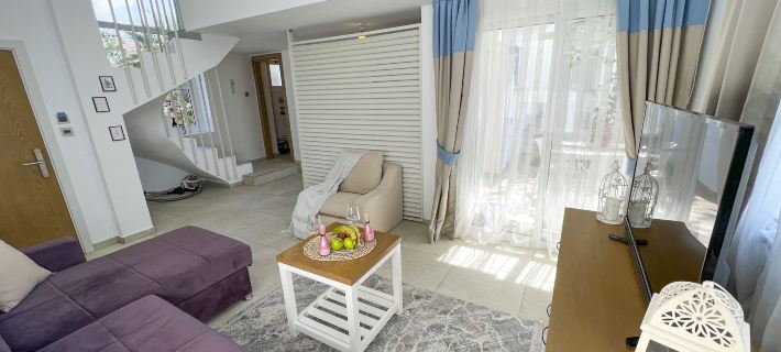 Garden Loft with Pool in Alsancak Kyrenia by HolidayKeys Ξενοδοχεία στην πόλη Καραβάς