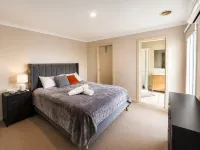 Family Townhouse in Wantirna | 3BR • 2.5BA - Villas