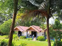 The Blue Gecko Hotels near Long Beach