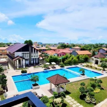 Jml's Podroyale Near Mactan