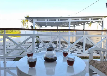 Omah Putih Menoreh Отели в г. Moyudan