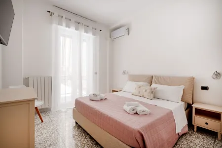 AuGuStea - Modern Central Suites