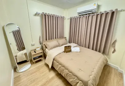 Sea you soon at Kohsichang Hotel in zona Leam Chakapong Cape