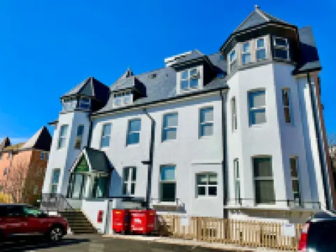 Gorgeous Family 2-Bed Apt w/ Free Gym & Parking