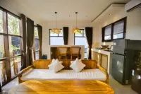 3 Bed Villa in Kuta w/ Day Bed Pool Fast Wi-Fi