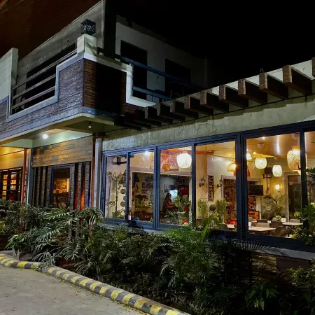 Momshie's Apartelle and Restaurant