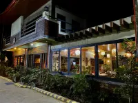 Momshie's Apartelle and Restaurant - 2星級