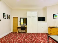 OYO Bath Road Apartments