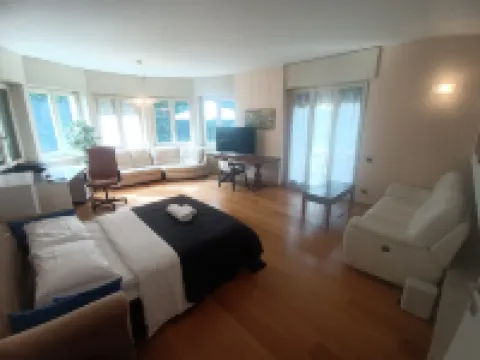 貝加莫機場之家