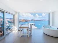 Geoje Thinkhouse Hotels near مدينة ملاهي مينغجونغجوك