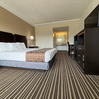 أمباسادورس إن آند سويتس Hotels near نصب جون ويرينج التذكاري