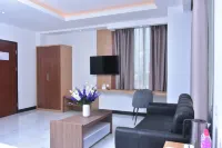 CHERRY HOTEL MANADO - Bergblick