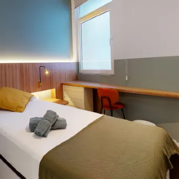 Ola Living Hostal Tetuan Hôtels à proximité de : Centre commercial La Vaguada