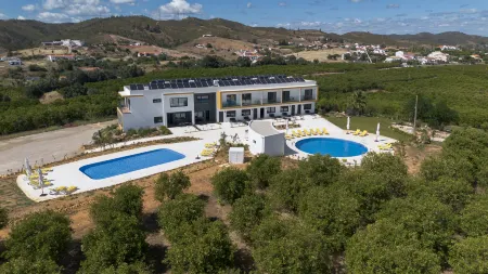 Orange Grove Residence Отели в г. Силвиш