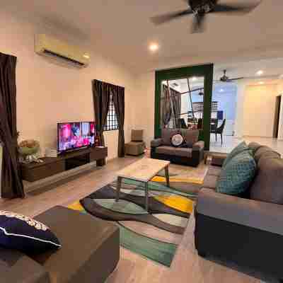 Ipoh 4BR Family Villa｜Spacious Stay for 21 Pax Others