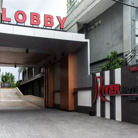 River Hotel Hatyai Отели рядом с достопримечательностью «Торговый центр Tesco Lotus»
