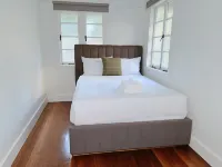 Walk to Southbank & Brisbane City | Art Deco House