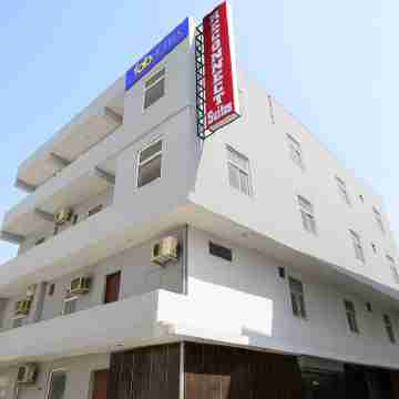 RECONNECT SUITES Hotel Exterior