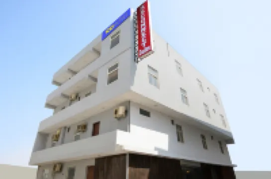 RECONNECT SUITES Hotel a 