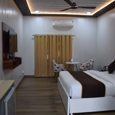 Vishal Garh Farms Hotels near Leopard trail