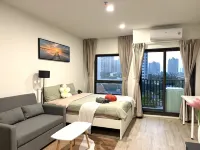 1-minute walk toBTSWutthakat/swimming pool /gym / 300Mbps internet / brand new apartment building โรงแรมใกล้สถานีรถไฟฟ้าวุฒากาศ