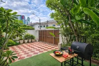 Private villa Central Bangkok, Skytrain, 3 Malls, 5 Bedrooms, Garden BBQ - Villaer