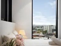 Sky One Box Hill, 3BR with Pool, Sauna & Parking Hotels in Box Hill