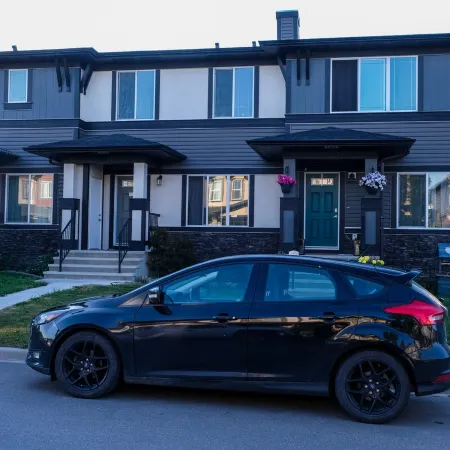 Bright & Quiet Cochrane Home Close to Calgary and Canmore Banff