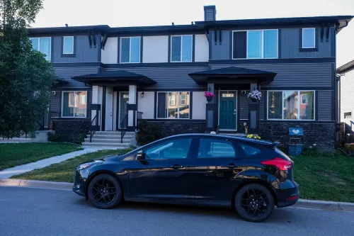 Bright & Quiet Cochrane Home Close to Calgary and Canmore Banff - 3 étoiles