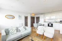 2BR Flat Old Trafford & MediaCity Parking Included - 4-Star