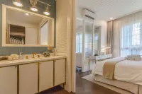Grand Florida Beachfront Condo Resort Pattaya - Pools