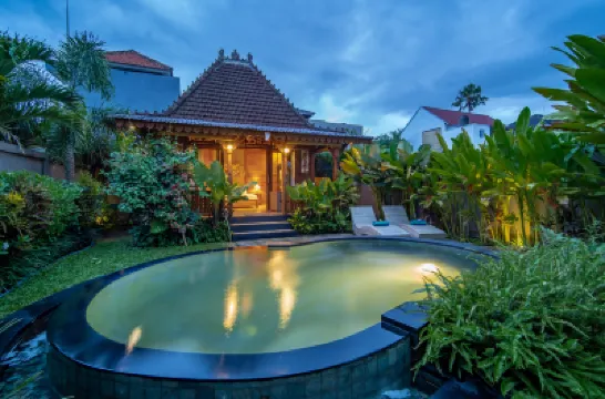 Pertiwi烏瑪薩里 Pura Bukit Sari附近的飯店