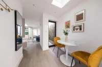Leyton Private House with Garden and Small Terrace Hotels in 