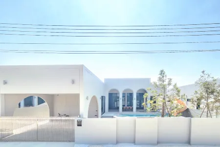 Phattra Pool Villa Cha-am Отели рядом с достопримечательностью «Simantra Private Villas»