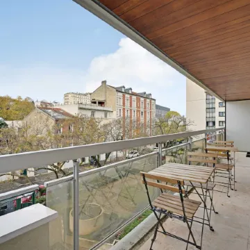 Charming apt with balcony - 2BR/4P - Suresnes