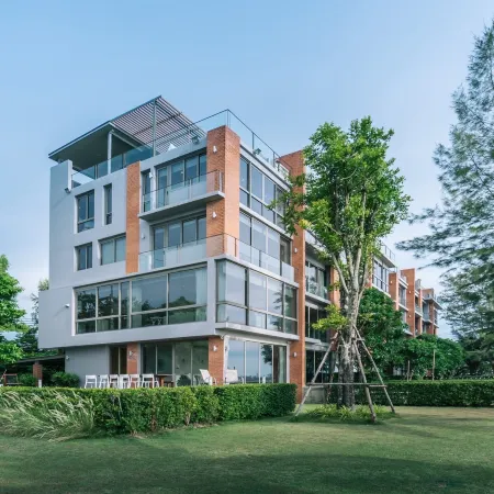 Exclusive Sandbox Beachfront Villa